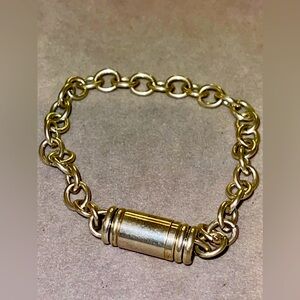 EUC Women"s Metal Silver Tone Magnetic Closure Bracelet. 8"